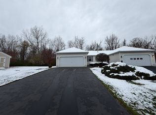 135 Braintree Dr, Liverpool, NY 13088