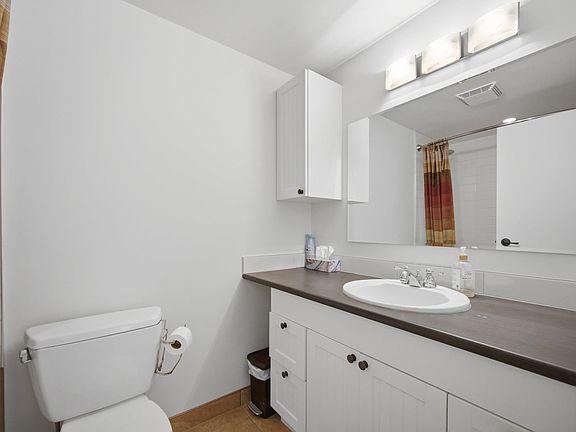 5th image of 2710 Lonsdale Ave #307