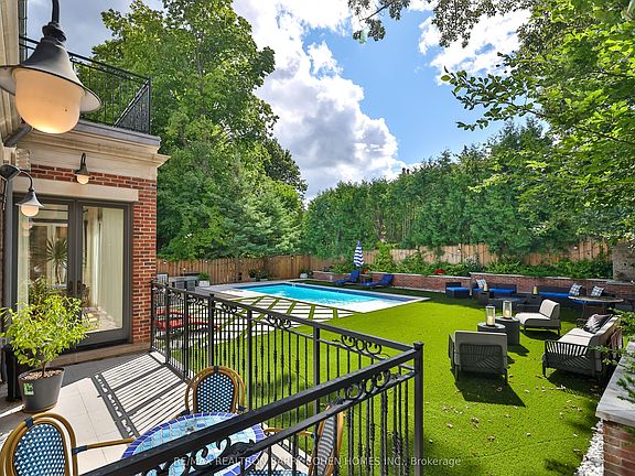 2nd image of 33 Stratheden Rd