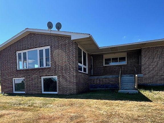 3rd image of 142 Hilltop Dr