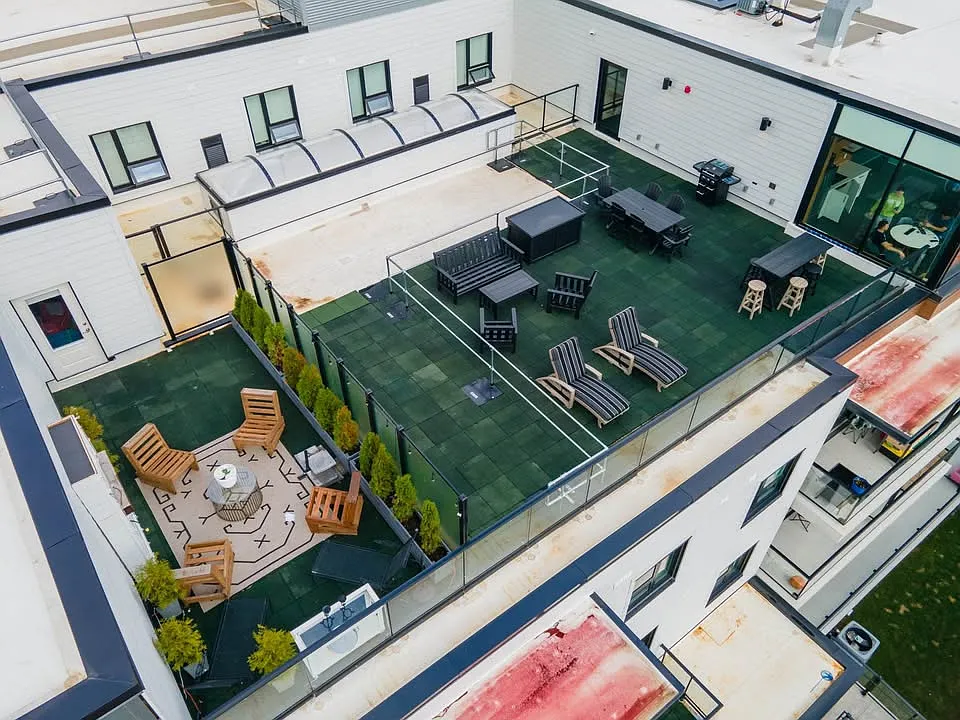 2 bed, $2,018 — Photo 3