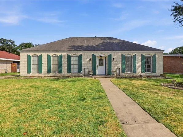 3211 Lawrence Ave, Nederland, TX 77627