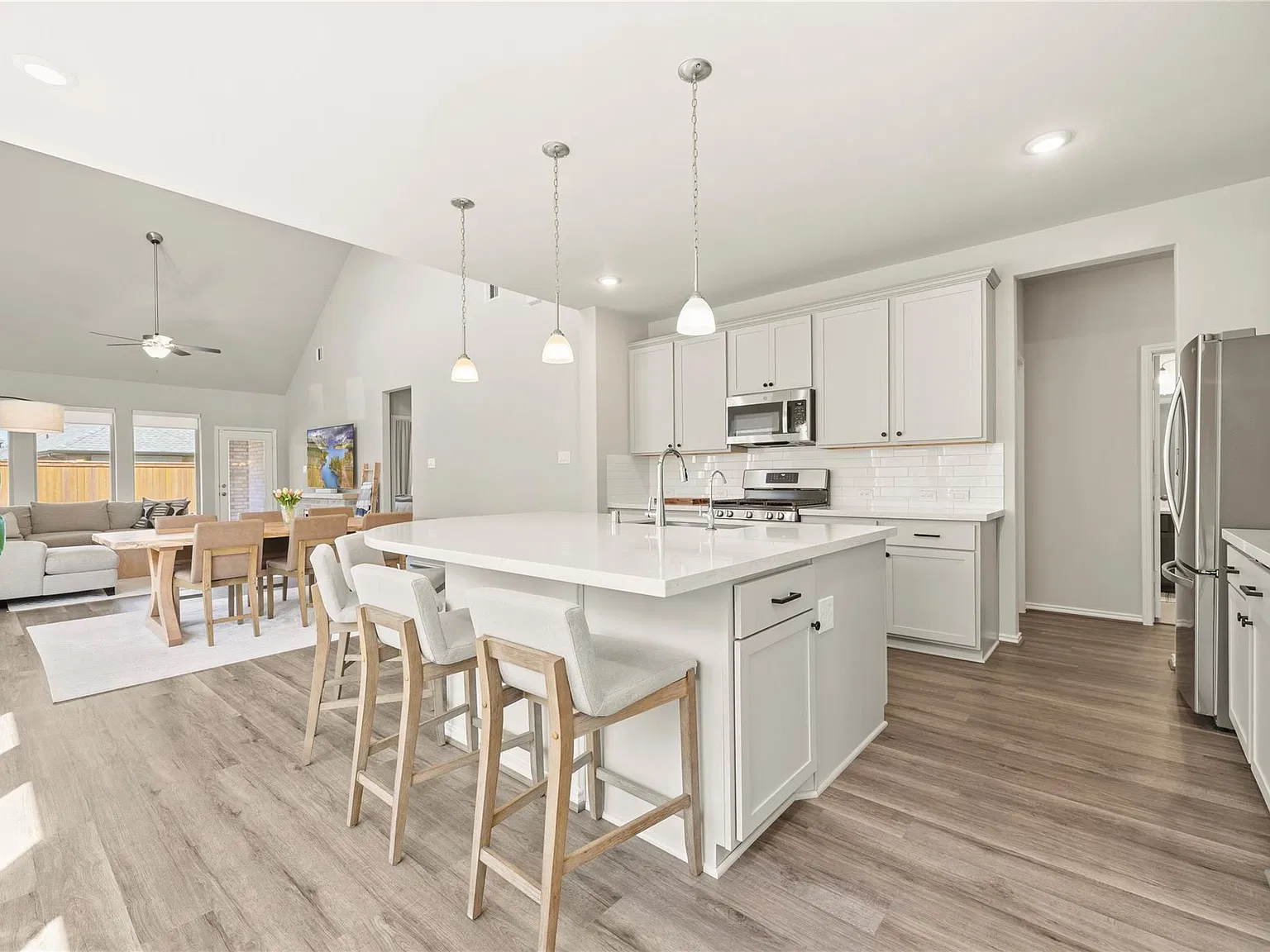 4 bed, 3.0 bath, 2507 sqft, $2,900 — Photo 4