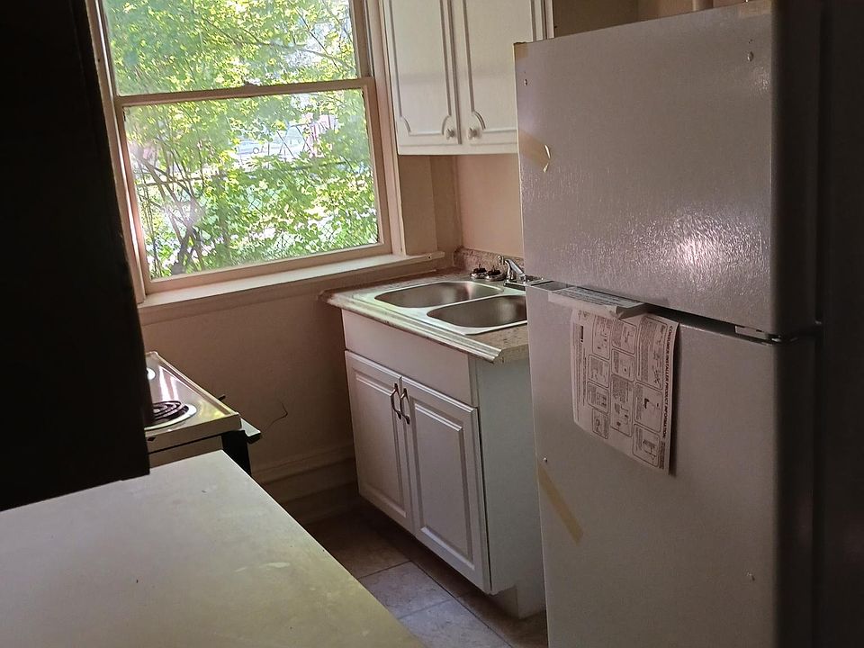 1st image of 1227 N Superior St APT 1