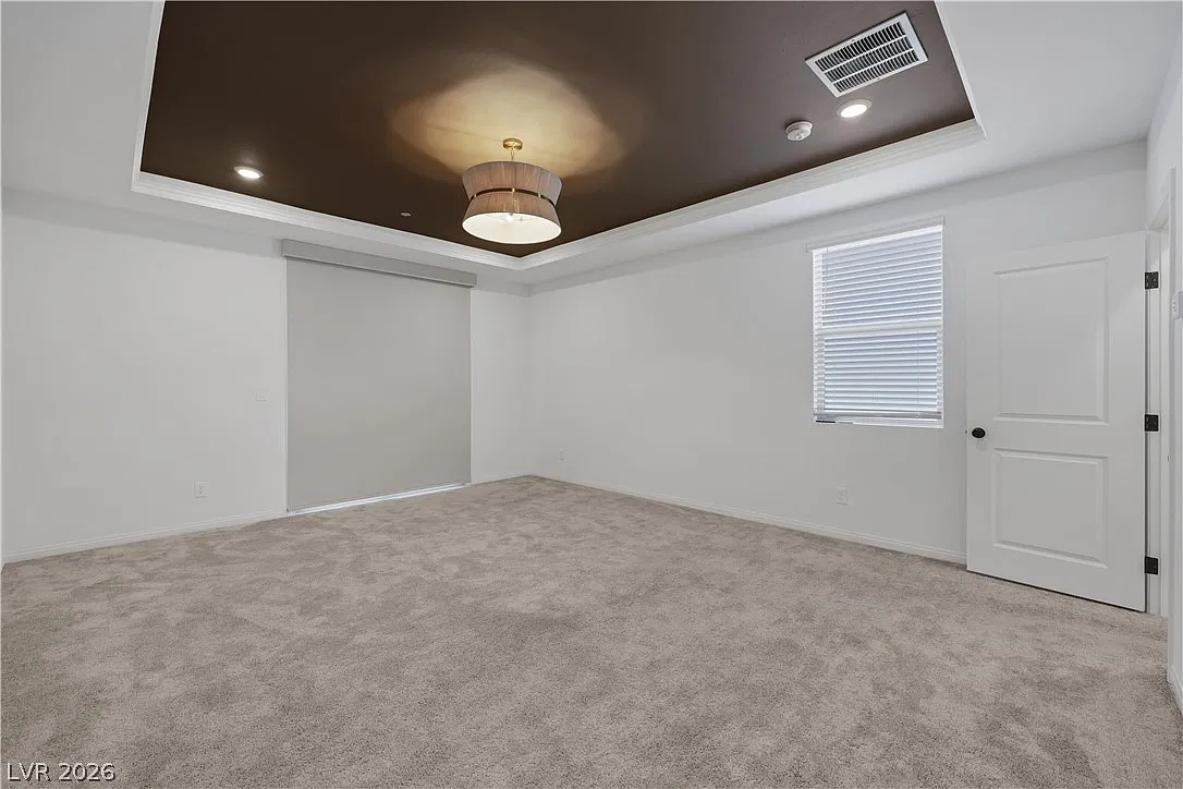 5 bed, 3.0 bath, 2466 sqft, $3,300 — Photo 3