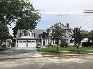 123 Biltmore Blvd, Massapequa, NY 11758