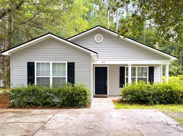 223 Charter Dr, Wilmington, NC 28403