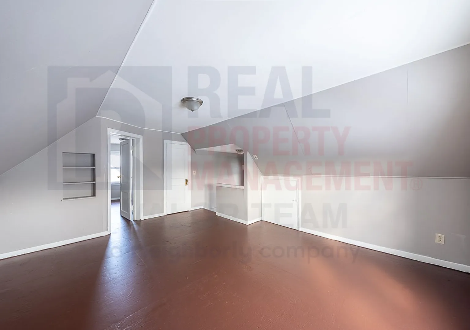 Charming & Spacious 4-Bedroom Home — Photo 4