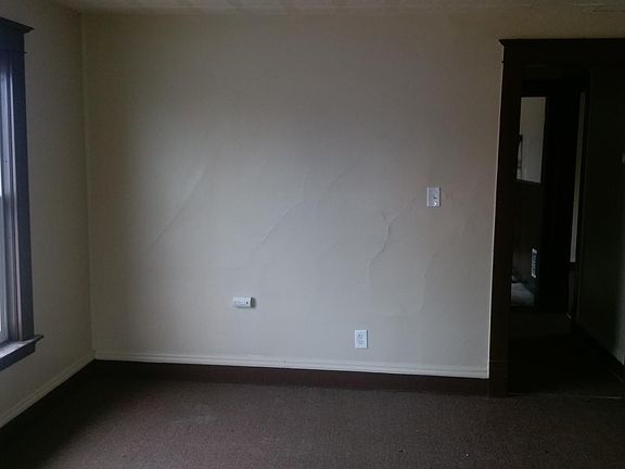 3rd image of 1033 Niagara Ave #2
