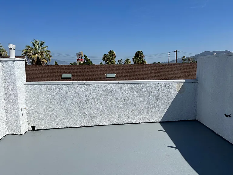 11045 Camarillo St #114 — Photo 17