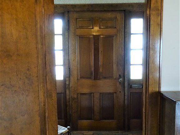 2nd image of 511 W Hughitt St