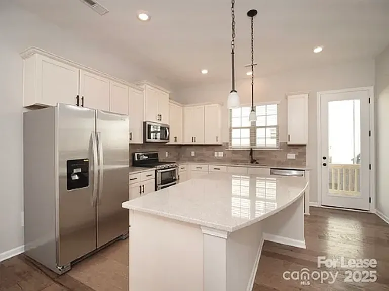 1139 Doveridge St — Photo 1