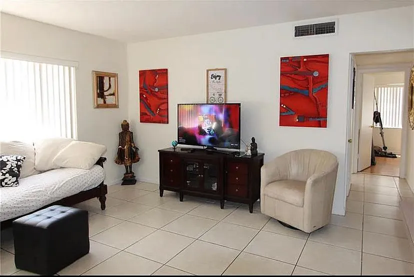 2 bed, 1.5 bath, 1000 sqft, $1,895 — Photo 2
