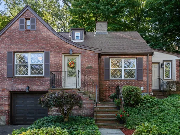 122 Austin St, Newton, MA 02460