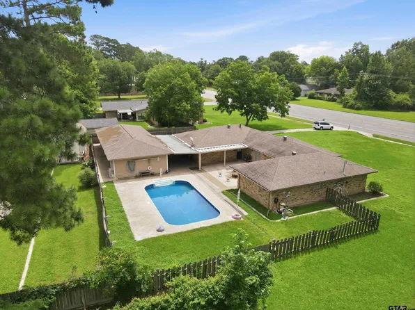 1302 W Sabine St, Carthage, TX 75633