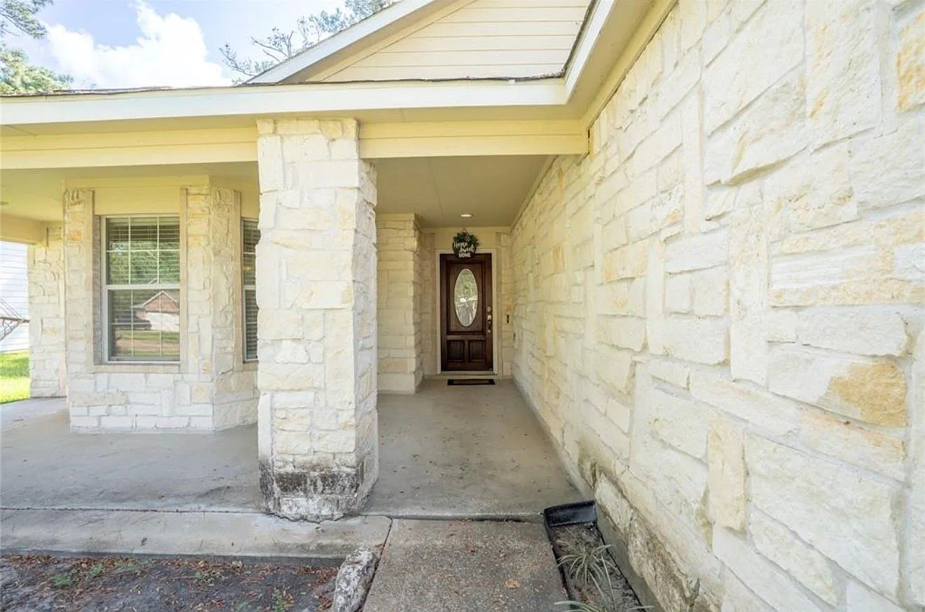 3 bed, 2.0 bath, 1655 sqft, $2,250 — Photo 2
