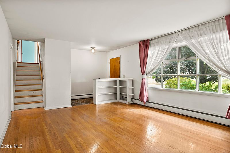 4th image of 34 Greenock Road