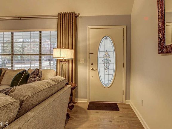 4th image of 105 Oakwood Trl