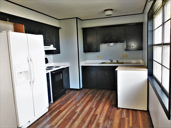 3rd image of 901 S Twin Cedar Dr