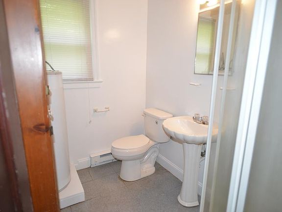 4th image of 213 Gatewood Ave APT B