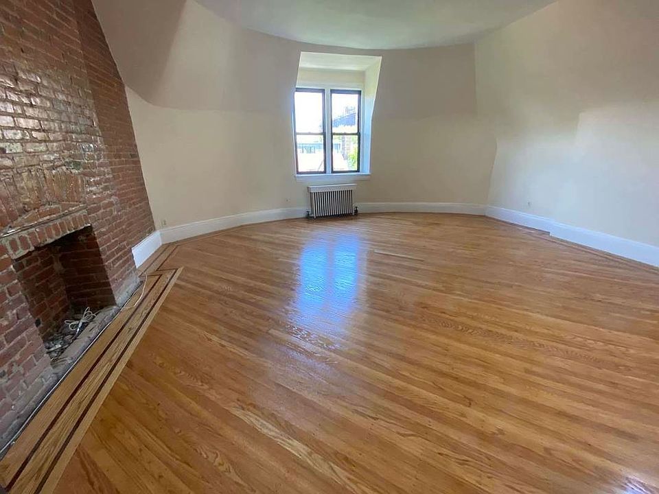 1st image of 40 Montgomery Pl APT 4