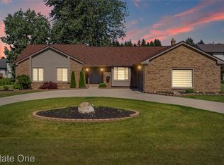 6709 Brookeshire Dr, West Bloomfield, MI