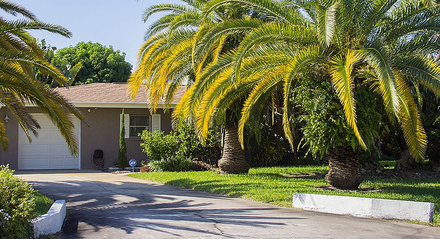 1st image of 325 Park Lane Dr