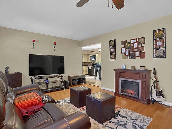 4th image of 3912 Tipton Dr