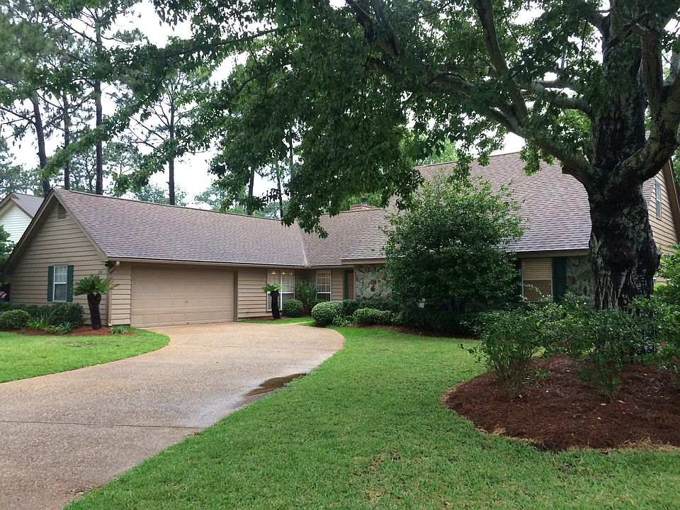 2nd image of 104 Loyola Ln