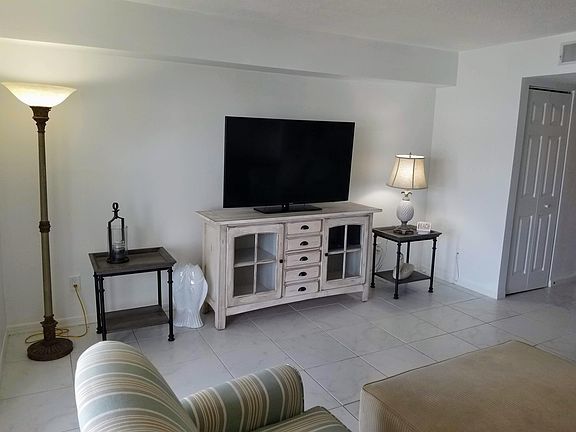 3rd image of 3759 Pompano Dr SE #1