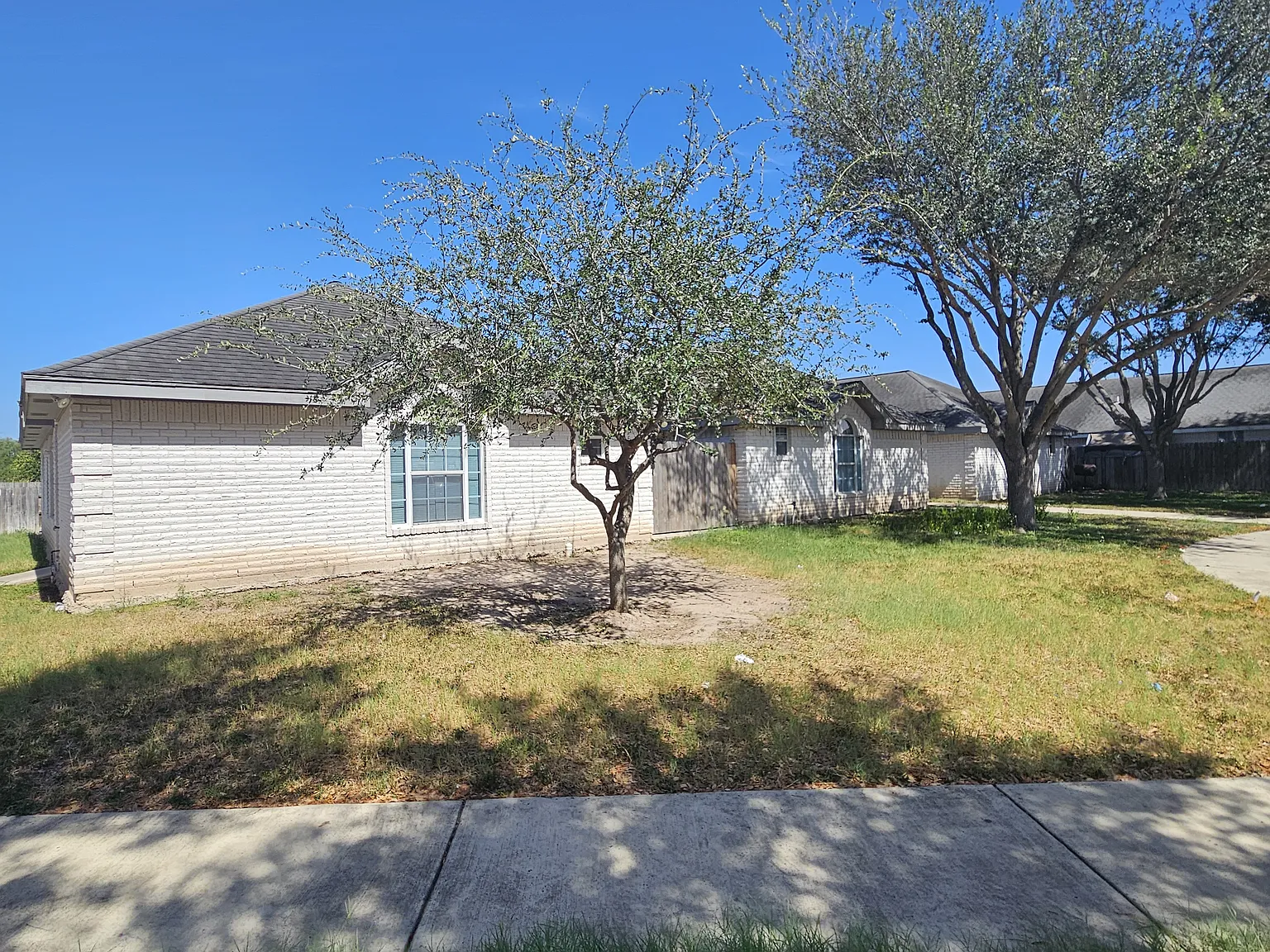 709 La Mancha Dr — Photo 1