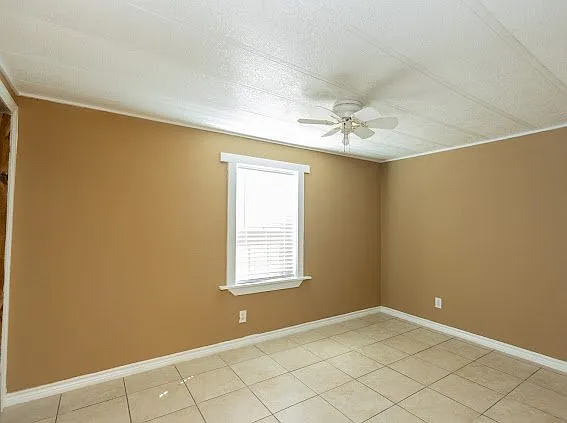 3 bed 2 bath — Photo 4