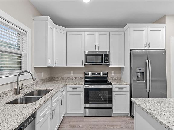 5th image of 126 Jennie Dr