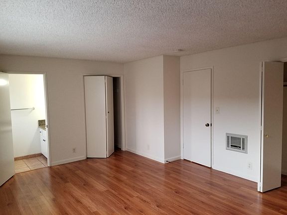 5th image of 217 N Lincoln Ave #J