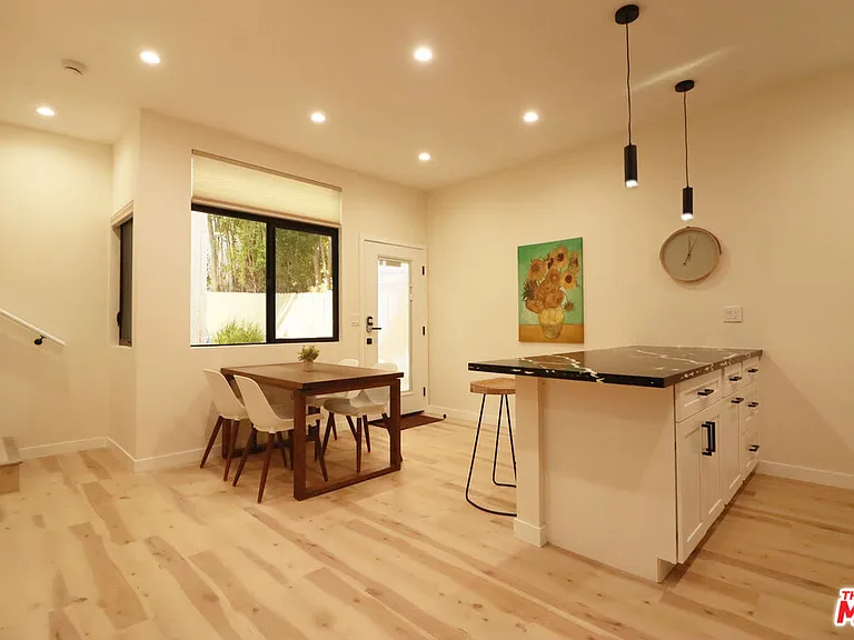 9040 Phyllis Ave #D — Photo 6