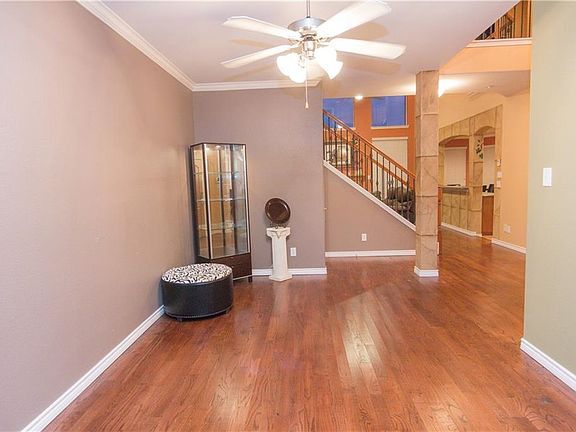 2nd image of 1110 Noblewood Dr