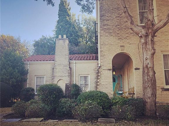3rd image of 2813 Park Hill Dr