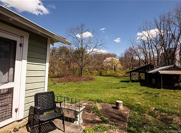 2nd image of 302 Westwood Cir