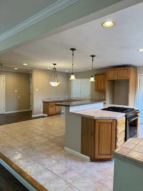 3 bed, 1732 sqft, $3,650 — Photo 2