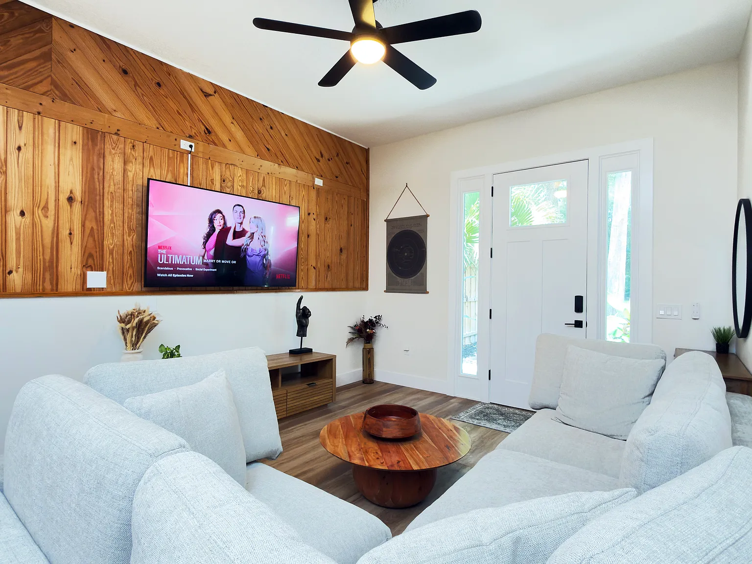 2 bed, 805 sqft, $2,400 — Photo 2