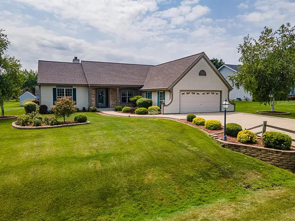 935 East Meadow TERRACE, Oak Creek, WI 53154