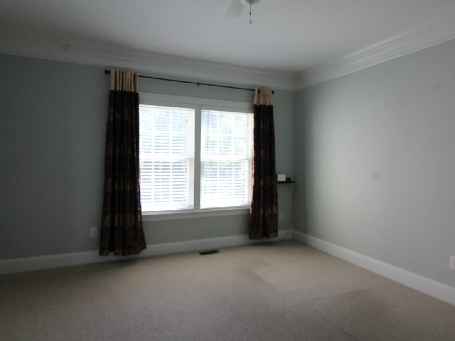 5 bed, 3850 sqft, $4,599 — Photo 4