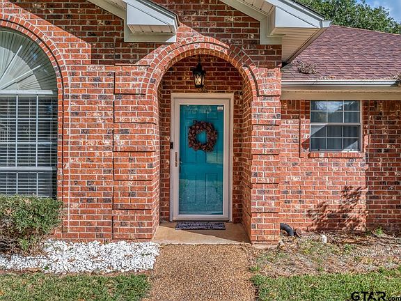 3rd image of 316 Royal Cir