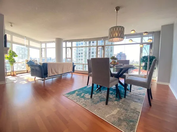 198 Aquarius Mews #1007, Vancouver, BC V6Z 2Y4