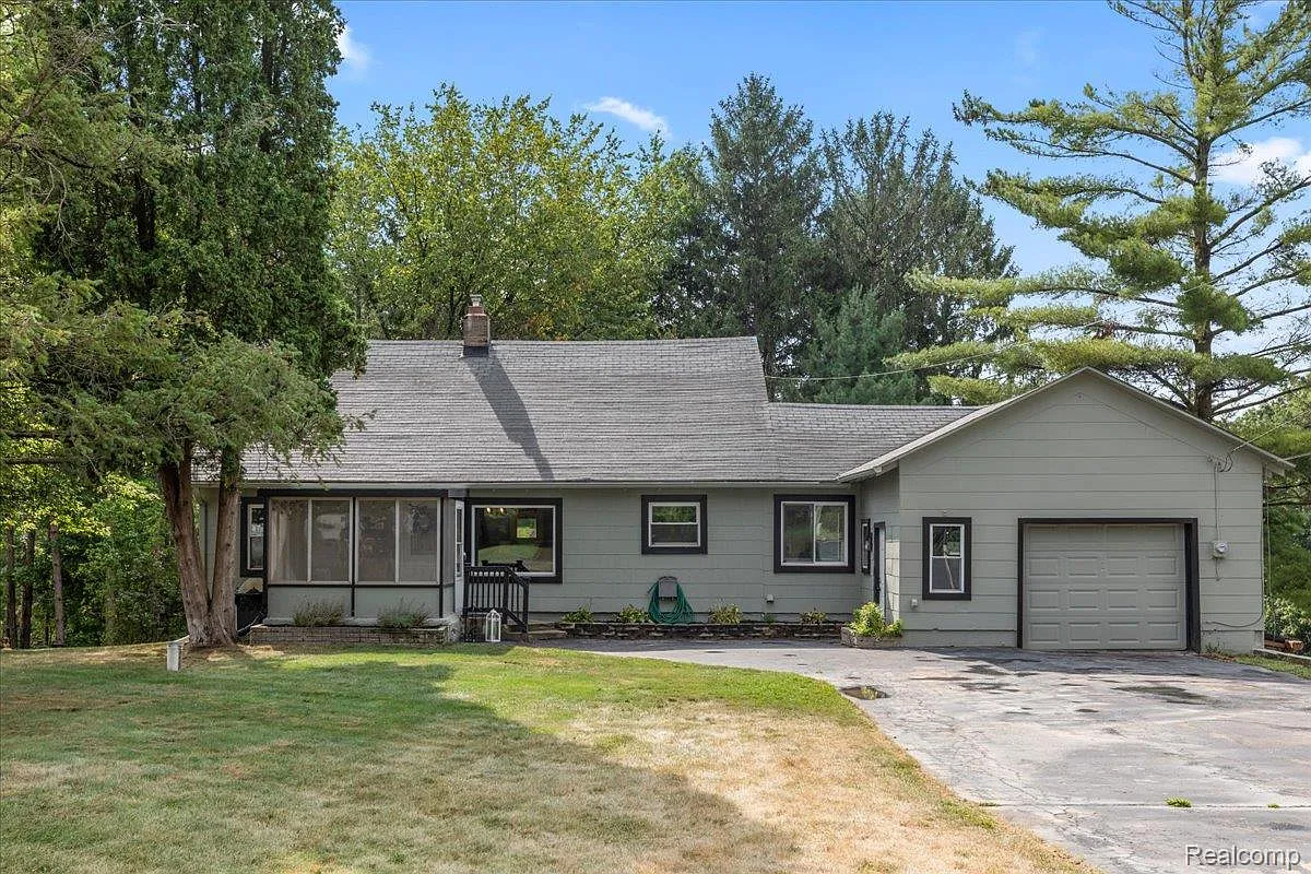 8381 Tindall Rd photo 1