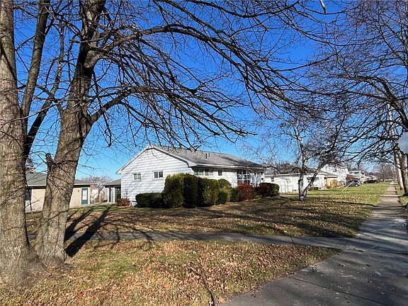 3rd image of 1598 W 41st St