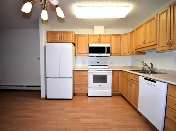 777 W 48th St #202, Edson, AB T7E 1Z6