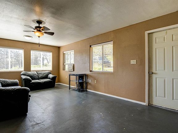 4th image of 10442 Lozano St