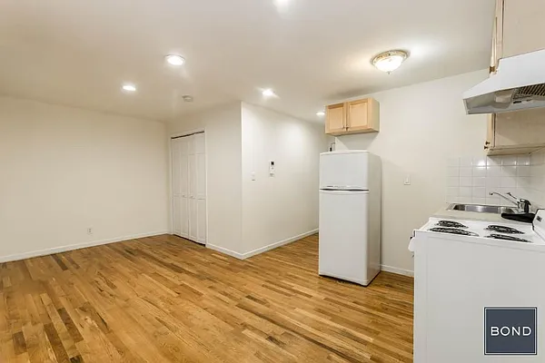 Rented by Bond New York | media 9