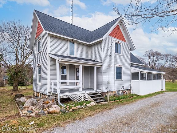 4th image of 3143 S Oak Rd